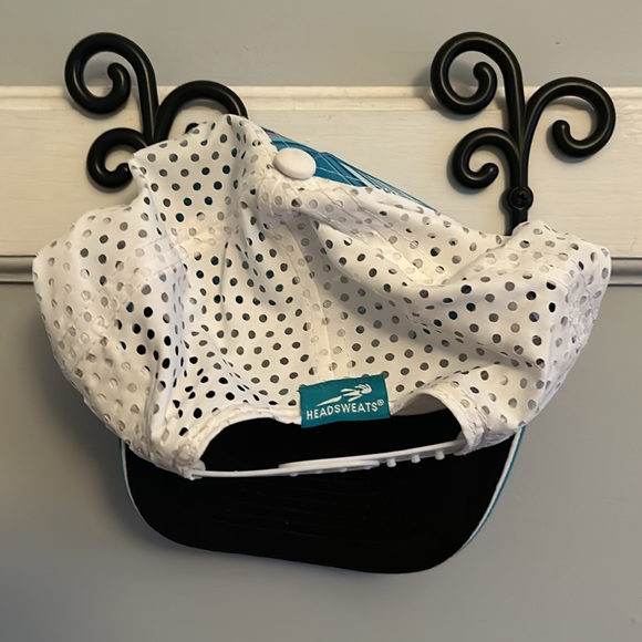 Headsweats hat, NWOT, great for exercise - Picture 3 of 3